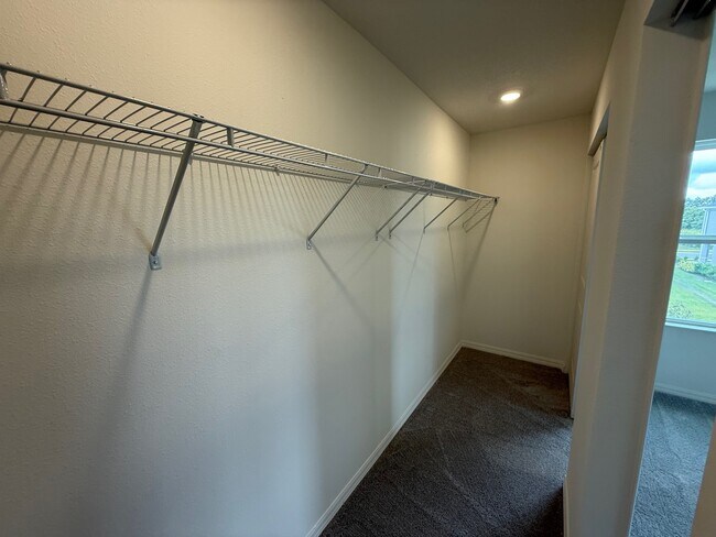 Building Photo - 651 Meadows Edge Pl