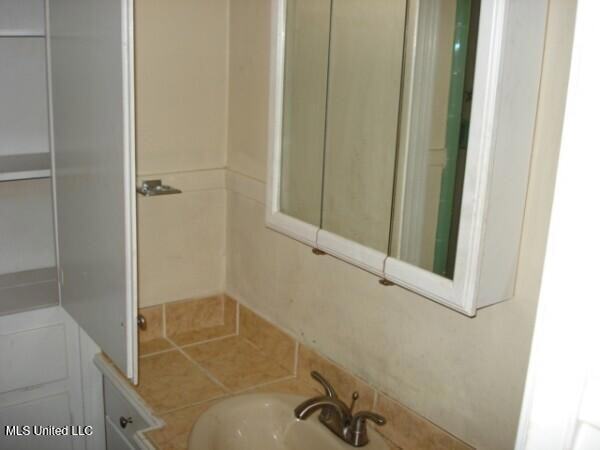 Building Photo - 5301 Ridgewood Rd