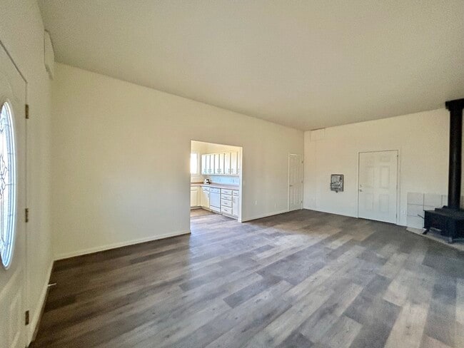 Building Photo - 904 Dresslerville Rd