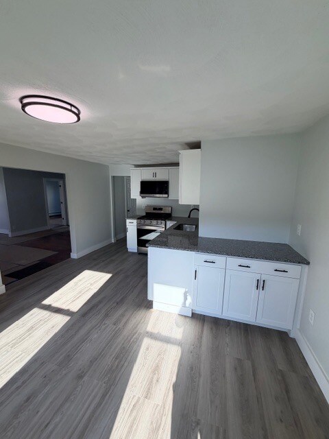 Building Photo - 133 Woodbury St