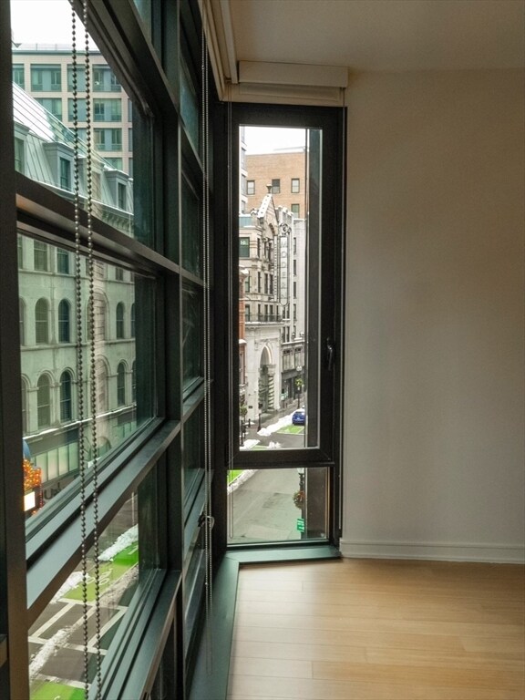 Building Photo - 583 Washington St