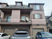 Building Photo - 927 NE Wheelock Pl