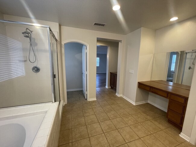 Building Photo - 37280 Parkway Dr