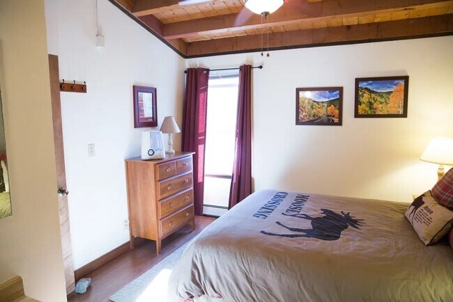 Building Photo - Winter Seasonal Rental- Treehouse H 307