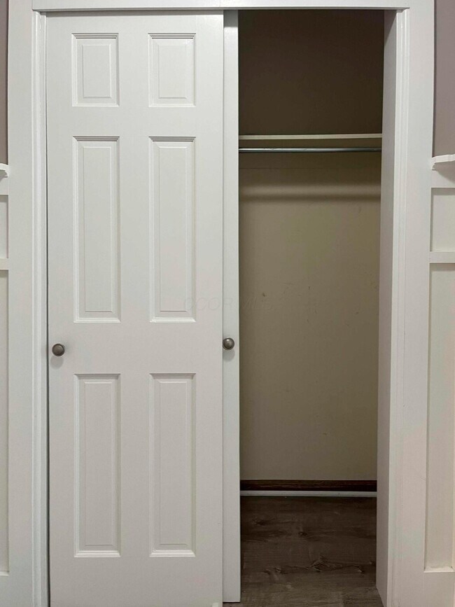 Building Photo - 7831 Meadowhaven Blvd