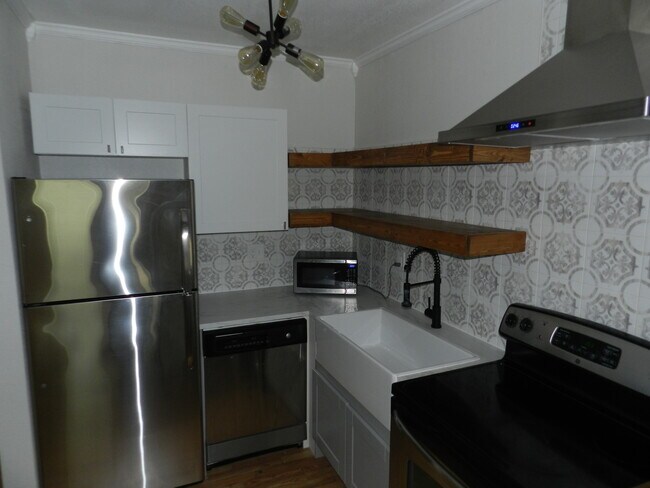 Building Photo - 360 13th Ave NE