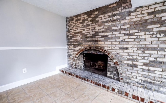 Building Photo - 3704 Oaklawn Rd