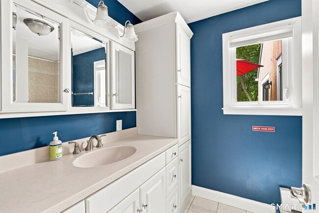 Building Photo - 40 Rockledge Dr