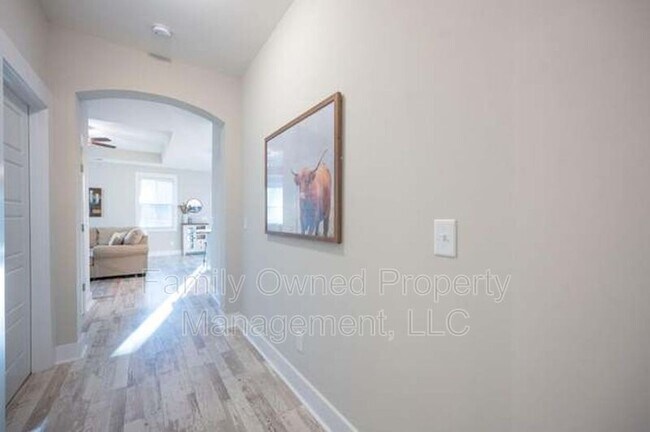 Building Photo - 225 Whirlaway Dr