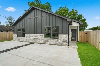 Building Photo - 4314 Stassen St