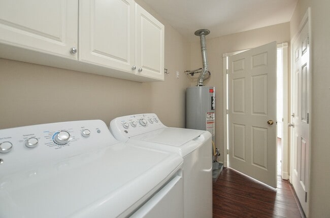 Building Photo - 7923 Burgoyne Rd