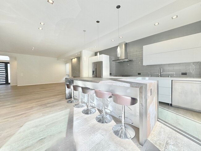 Building Photo - 12452 Beatrice St