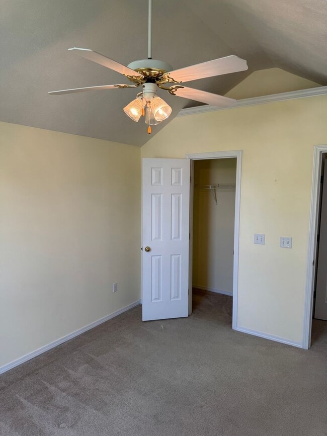 Building Photo - Gorgeous 3 Bedroom home for rent in Nixa, MO!