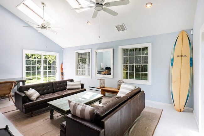 Building Photo - 29 Meadows E