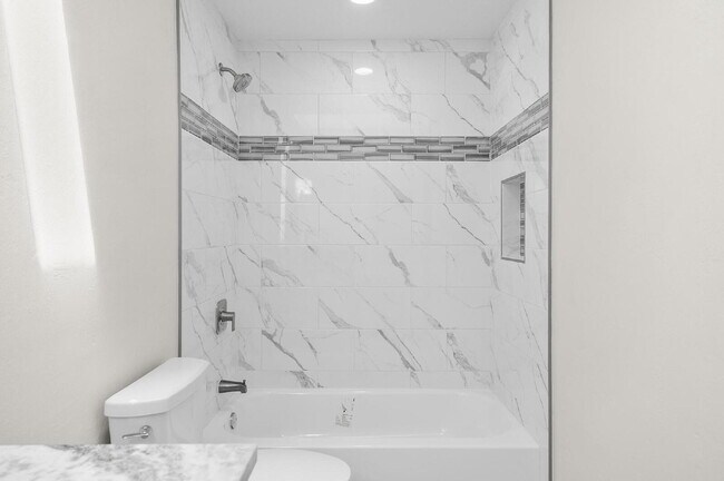 Building Photo - "Chic & Cozy 2-Bed Retreat with Granite Touches in Palm Coast!"