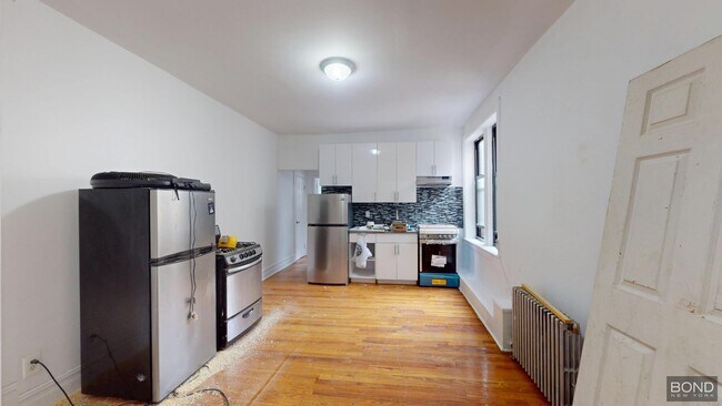 Primary Photo - 690 Rogers Ave