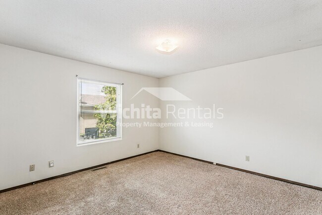 Building Photo - 2339 N Rutland Ct