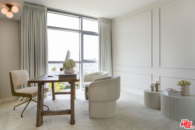 Building Photo - 13700 Marina Pointe Dr