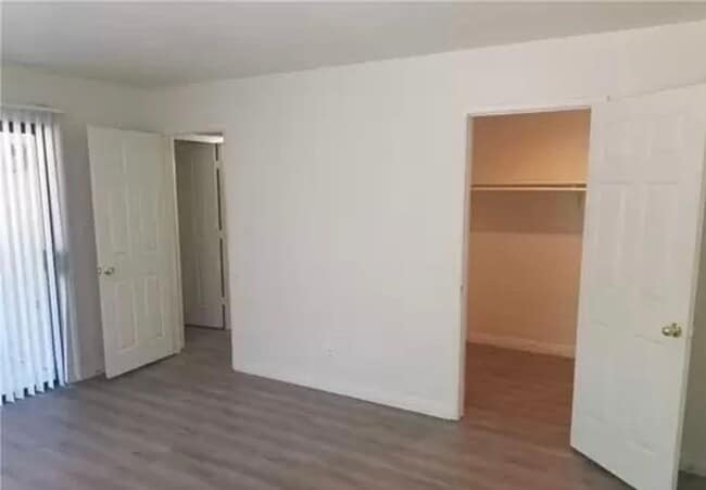 Building Photo - Charming 1st Floor Comdo