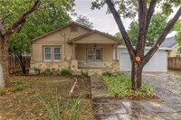 Building Photo - 607 E 15th St