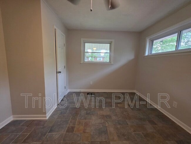 Building Photo - 5425 Chauvin Dr