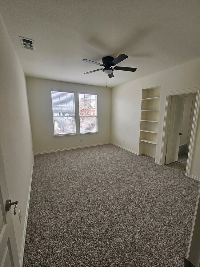 Building Photo - 1732 Auburn Dr