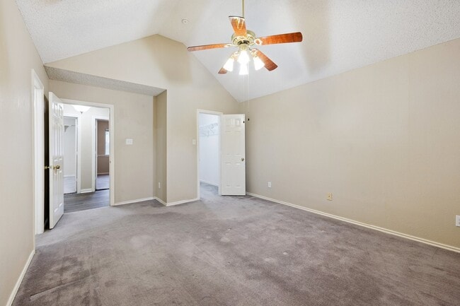 Building Photo - 2902 Hollis Dr