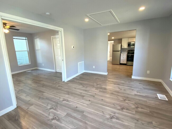 Building Photo - 103 W 54th St