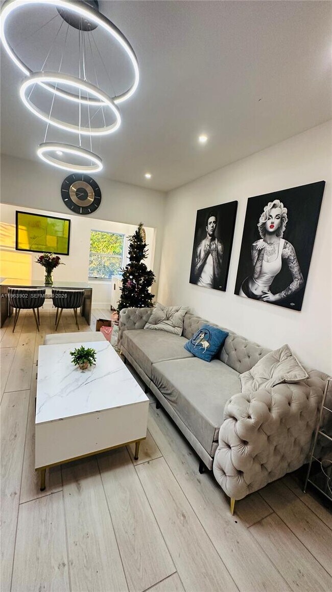 Building Photo - 1668 SW 20th St