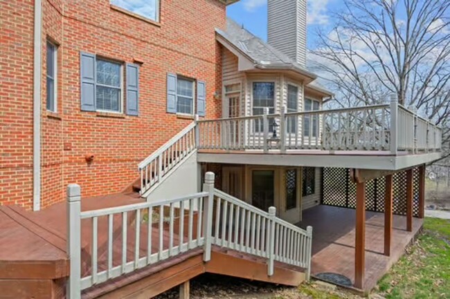 Building Photo - Silverton- Meticulous 4+ bedroom, 5ba, 2 car