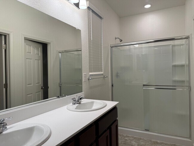 Building Photo - Beautiful Natomas 3 Bed / 2 Bath!