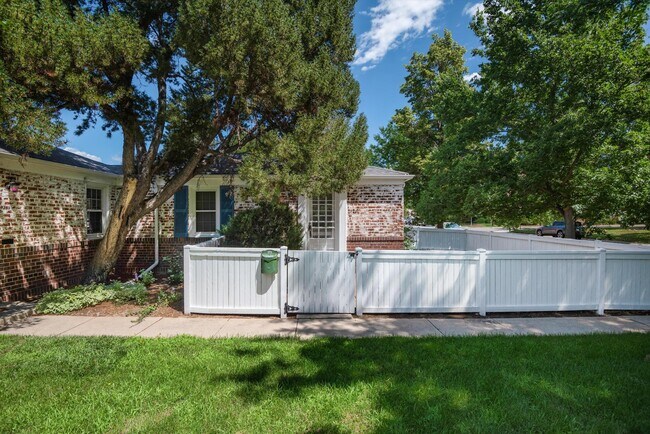 Building Photo - 1267 Leyden St