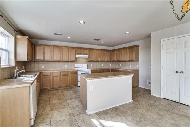 Building Photo - 2096 Royal Acres Trail