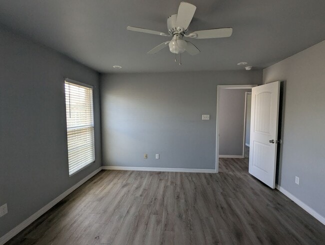 Building Photo - 1302 N Clinton Ave