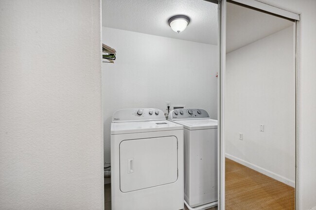 Building Photo - 5944 S Milwaukee Way