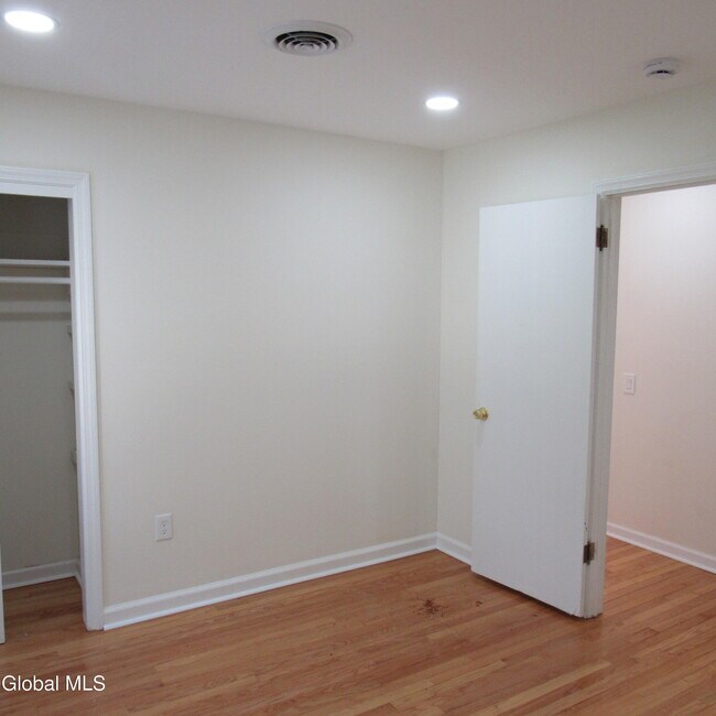 Building Photo - 5 Sunset Dr