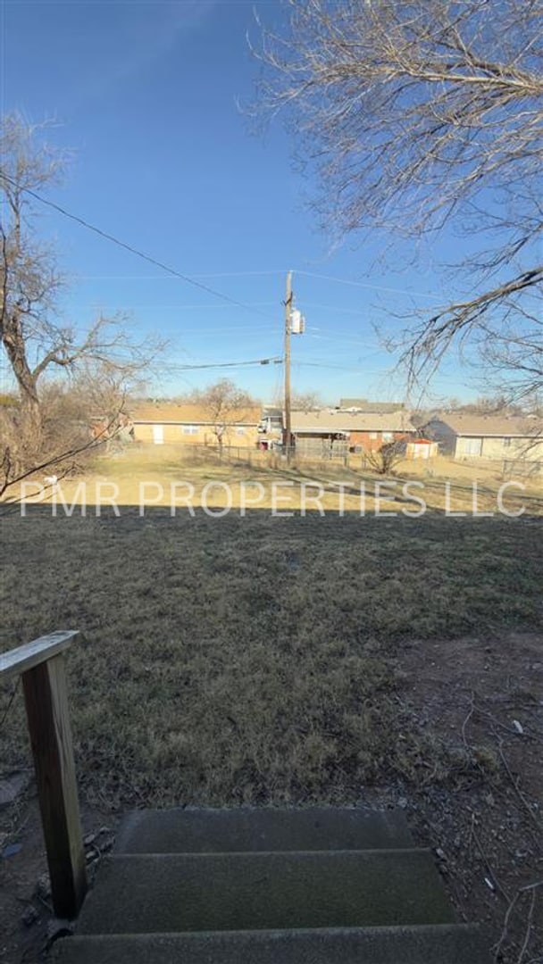 Building Photo - 3 Bedroom/1.5 Bath-House