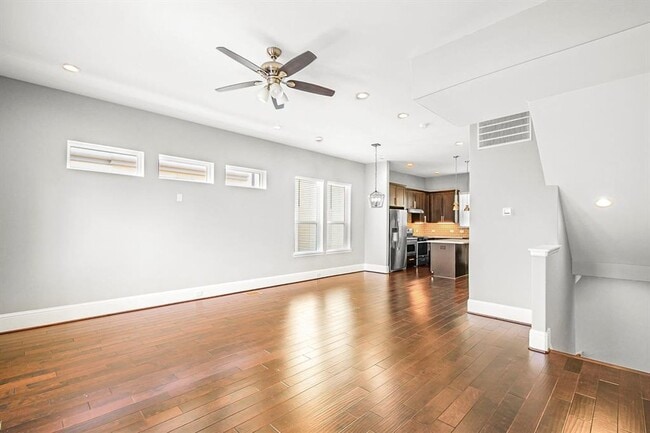 Building Photo - 411 N Nagle St