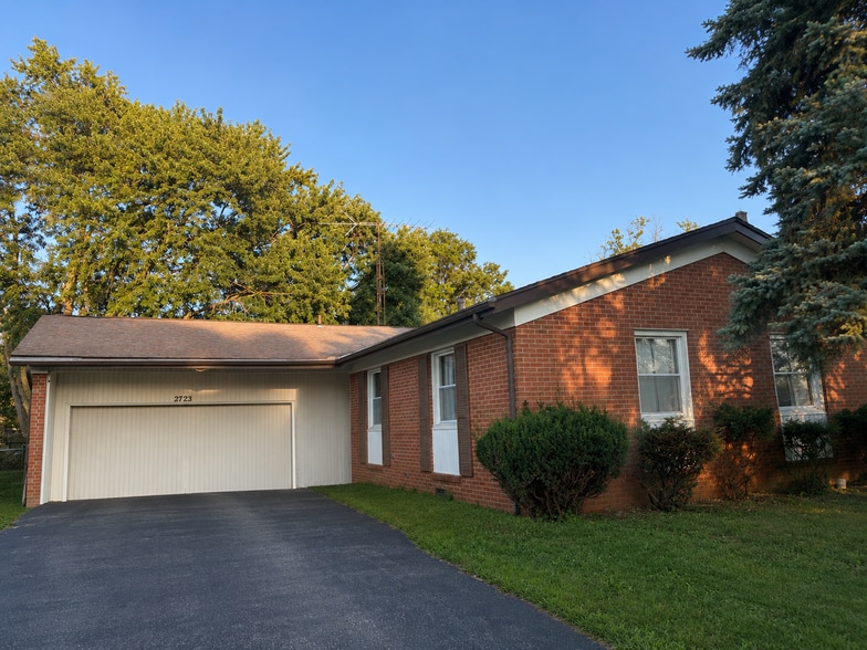 Front of house - 2723 Greenacre Dr