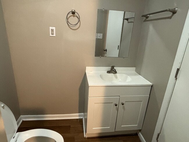 Building Photo - 4 Bed, 1.5 Bath Pet-Friendly Home with Fully Fenced Backyard