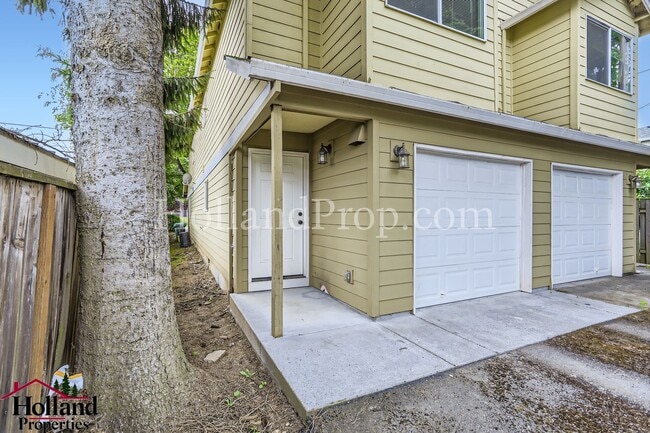 Building Photo - 6547 SE Woodstock Blvd
