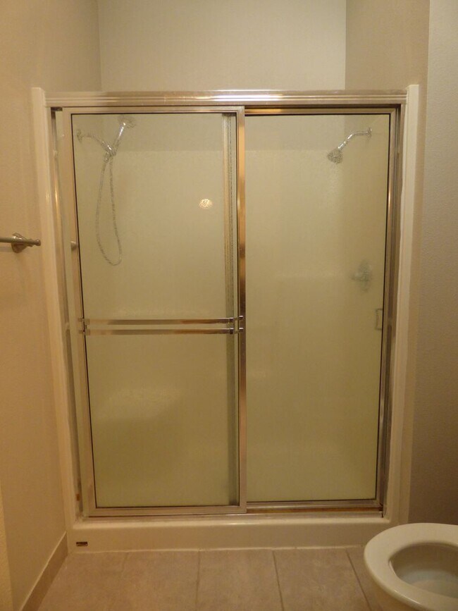 Building Photo - Rent Special: 1/2 Off First Full Month's Rent