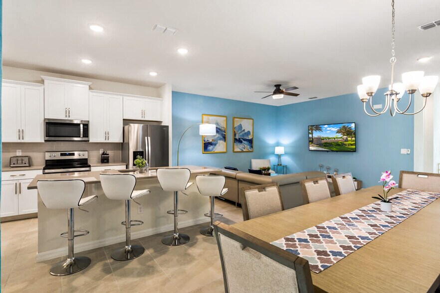 Building Photo - 1828 Tropical Palms Cir