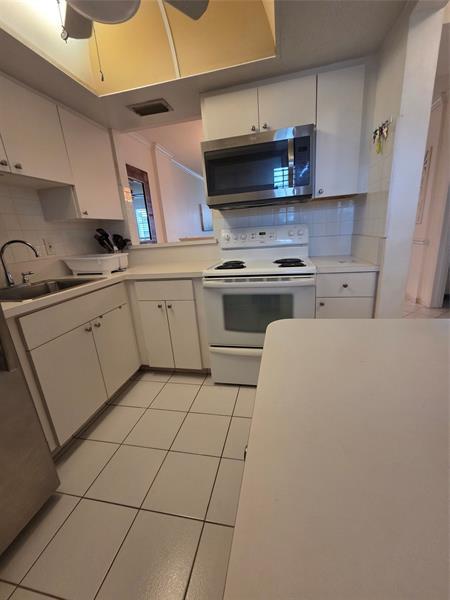 Building Photo - 1333 E Hallandale Beach Blvd