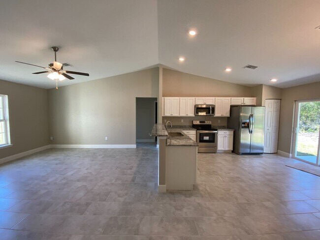 Building Photo - Desirable SW Ocala Neighborhood 3/2/2 **Won't Last**