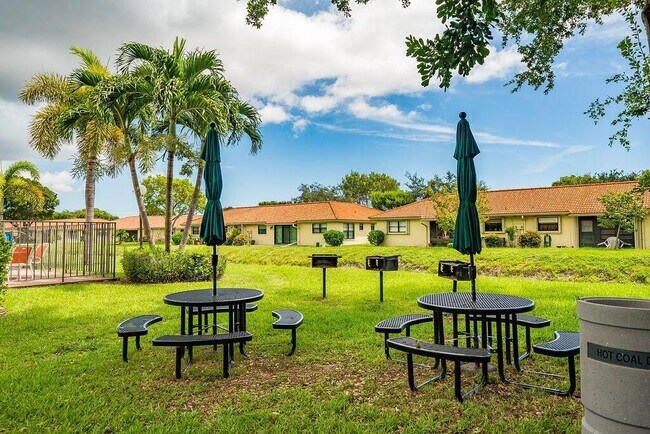 Building Photo - 9900 Pineapple Tree Dr