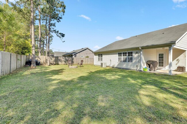 Building Photo - Reduced to $1850! Don't miss this beautifu...
