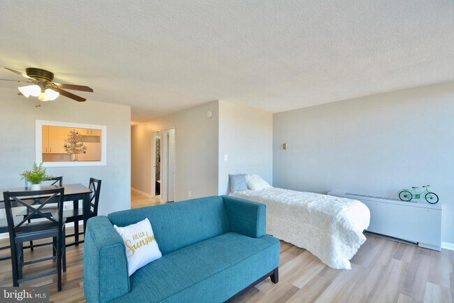 Building Photo - 4600 S Four Mile Run Dr