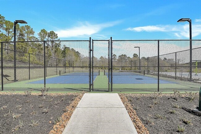 Building Photo - 1606 Happy Vly St