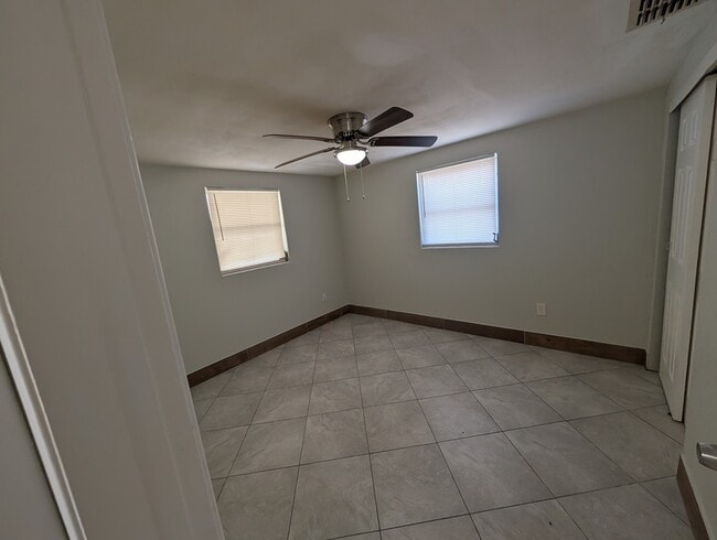 Building Photo - 10828 Hillcrest Ave